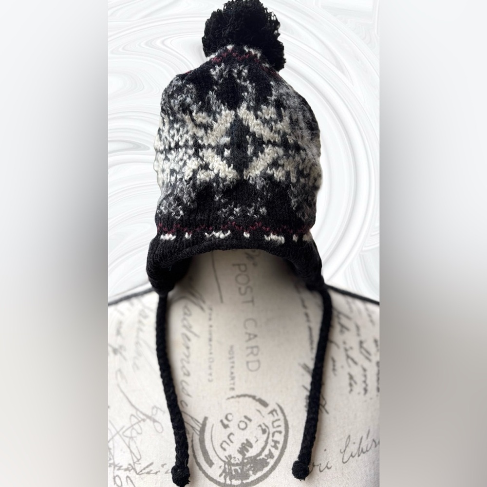 Winter Earflap Pom-Pom Hat
Like New